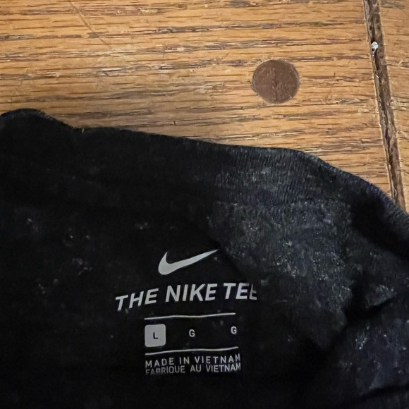 Men’s large Nike charcoal tshirt - Picture 3 of 4